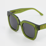      isle-of-eden-sunglasses-maleika-bottle-green-close-up