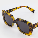 isle-of-eden-sunglasses-pia-tort-tortoise-close-up