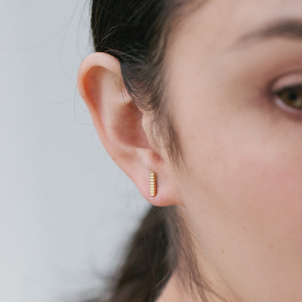 sophie-lines-bar-studs-earrings-gold