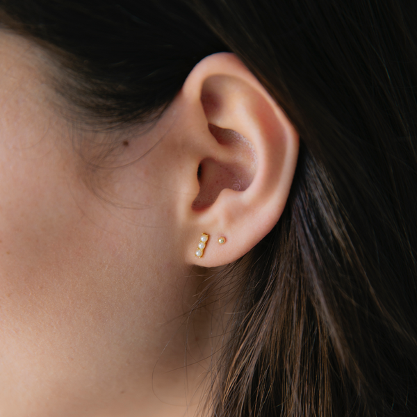 sophie-pearl-bar-stud-earrings